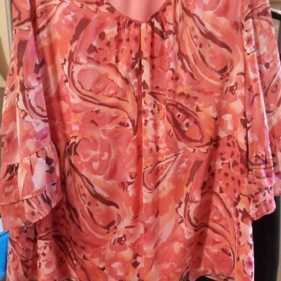 Woman's top - Picture 3 of 3